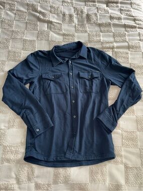 NWOT Vuori Boulevard Shirt Jacket in navy M